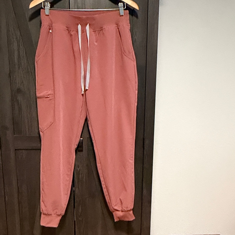Figs Zamora High Waisted Jogger Scrubs Mauve